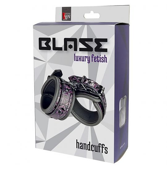 Регулируемые мягкие манжеты на запястья из неопрена Blaze Handcuff Purple цвет черный